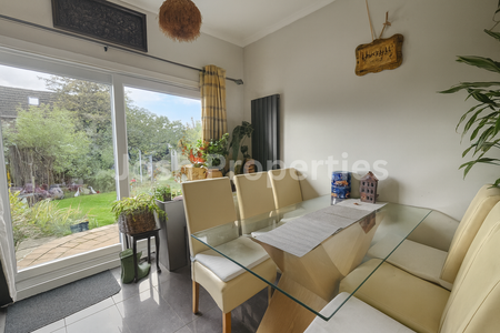 3 bedroom detached bungalow to rent - Photo 4