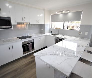 Beautifully Renovated Unit in the Heart of Mooloolaba! - Photo 2