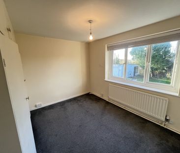 St.PetersLane, Bickenhill, SOLIHULL - Photo 3