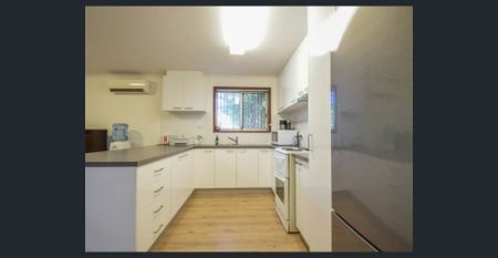 Refurbished 1 bedroom apartment - Photo 3