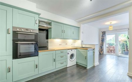 A stylish two bedroom period house, ideally located between Wilmslow and Alderley Edge. - Photo 5