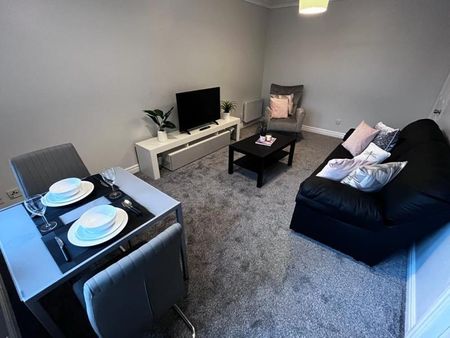 2 bedroom flat to rent - Photo 2