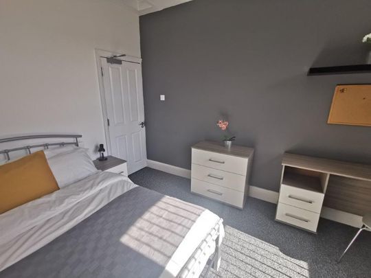 1 bedroom in a house share to rent - Photo 1