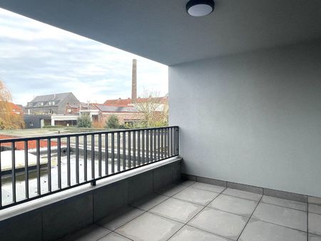 Totaal gerenoveerd, ruim appartement in centrum Lauwe! - Photo 2