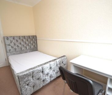3 bedroom flat to rent - Photo 5