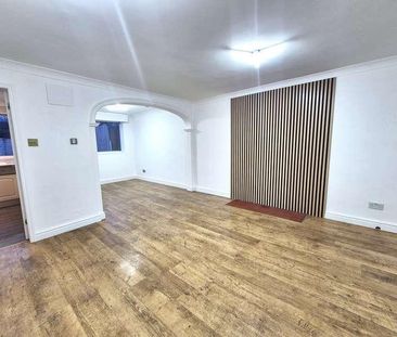 Derwent, Tamworth, B77 - Photo 1