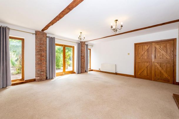 4 bedroom barn conversion to rent - Photo 1