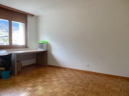 Appartement traversant de 3 pièces au 3ème étage. Idéalement situé dans un quartier calme et zone à 30km/h. - Foto 5