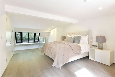 A brilliant one bedroom split level apartment situated on Gilston Road in Chelsea. - Photo 3