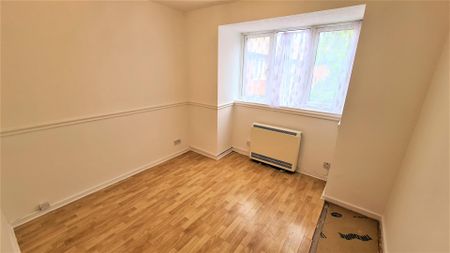 1 bed flat to rent in Springwood Crescent, Middx, HA8 - Photo 4