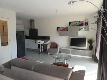 Location Appartement 1 pièce 38m² FREJUS 83600 - Photo 3