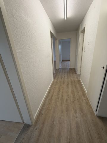 Rent a 4 rooms apartment in Bülach - Photo 5