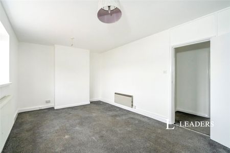 3 bedroom apartment to rent Park Parade, Havant, Hampshire, PO9 - Photo 2