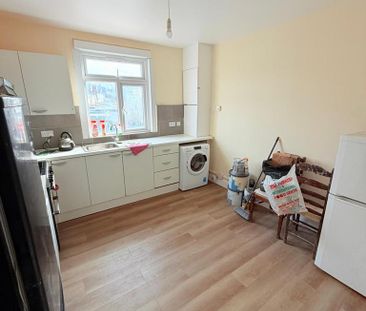3 bedroom flat to rent - Photo 6