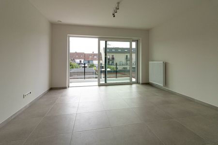 ! NIEUWE VOORWAARDEN! Zeer mooi afgewerkt en instapklaar nieuwbouwappartement gelegen in groene zone met mogelijkheid tot bijhuren van ondergrondse autostaanpla - Photo 2