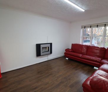 4 bedroom semi-detached house to rent - Photo 3