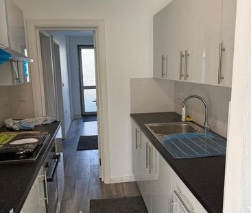 4 bedroom terraced house to rent - Photo 6