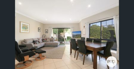 FULLY FURNISHED ELEGANCE AWAITS! - Photo 3