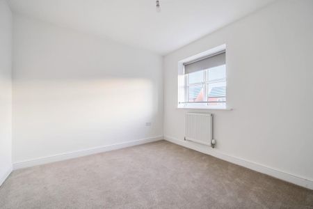 4 bedroom detached house to rent - Photo 4