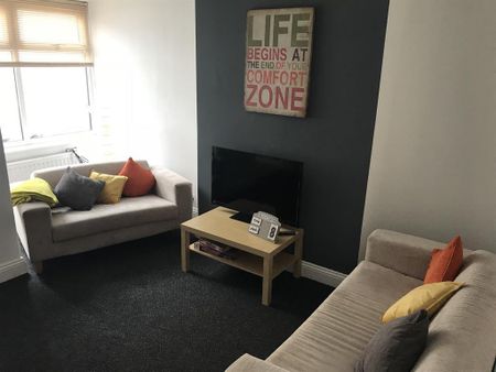 4 bedroom private hall to rent - Photo 2