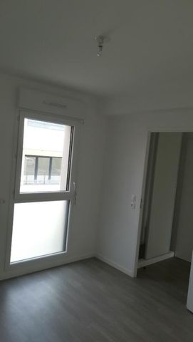 Location Appartement 2 pièces 47m² HEROUVILLE ST CLAIR 14200 - Photo 3