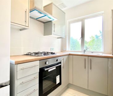 2 bedroom Maisonette in Florida Court, Reading - Photo 3