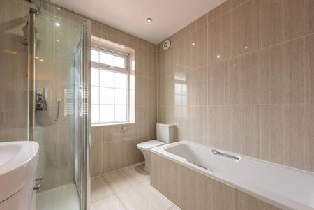 3 bedroom flat to rent - Photo 5