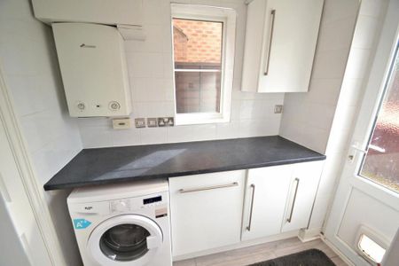 4 bedroom detached house to rent - Photo 2