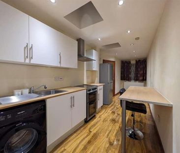 Newnham Gardens, Northolt, UB5 - Photo 3