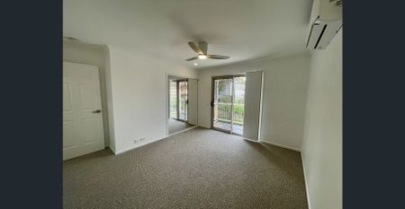 Stunning Fully Renovated Townhouse in Prime Location - Photo 4