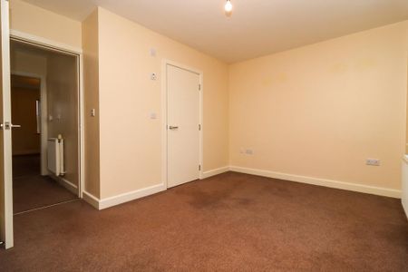 4 bedroom end of terrace house to rent - Photo 4
