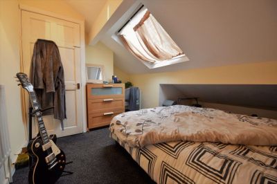 2 bedroom House in Hyde Park, Leeds - Photo 2