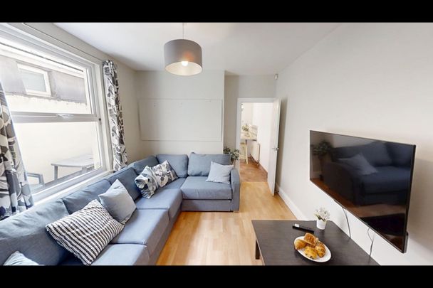 6 Bed Terraced House, Fishponds Road, BS16 - Photo 1