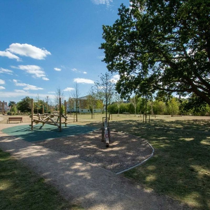 Roper Crescent, TW16, London - Photo 1