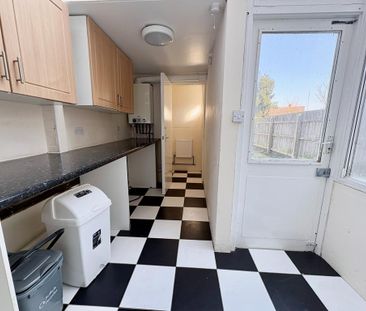 3 bedroom terraced house to rent - Photo 6