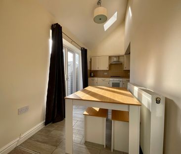 2 bedroom Semi-Detached House to let - Photo 6