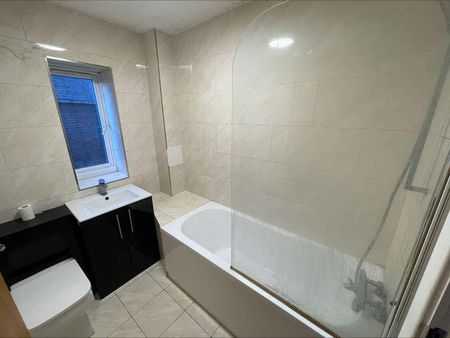 Central Luton - Bedford Heights - - Balcony - Bedroom, LU2 - Photo 4