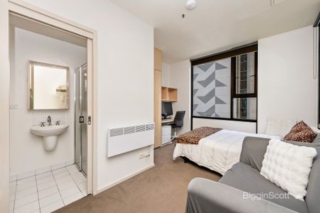 FULLY FURNISHED STUDIO APARTMENT IN THE HEART OF MELBOURNE! - Photo 3