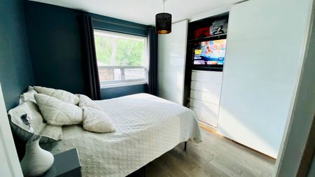 For Lease - 1601 Sandgate Crescent Unit# Main, Mississauga, Ontario - Photo 3