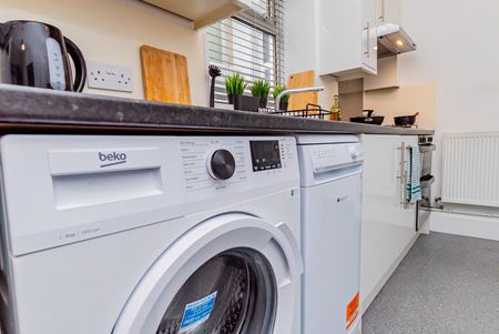 Room in a Shared House, Brading Road, BN2 - Photo 4