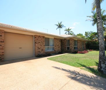 Four Bedroom Home with Large Yard - Photo 5