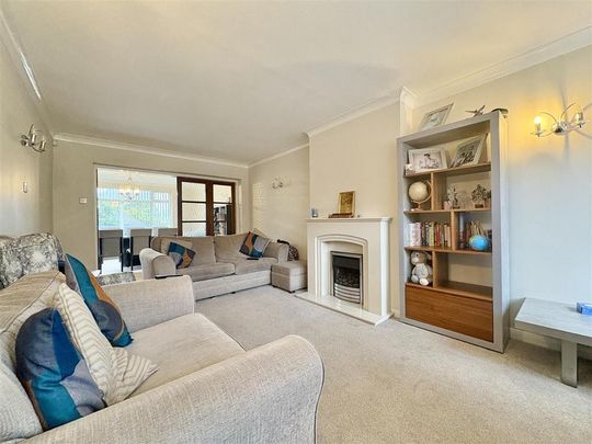 4 bedroom detached house to rent - Photo 1