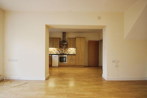 2 bedroom maisonette to rent - Photo 1