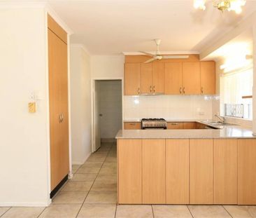 Large Air conditioned Home with Double Bay Shed and 5 KW Solar Power - Photo 6