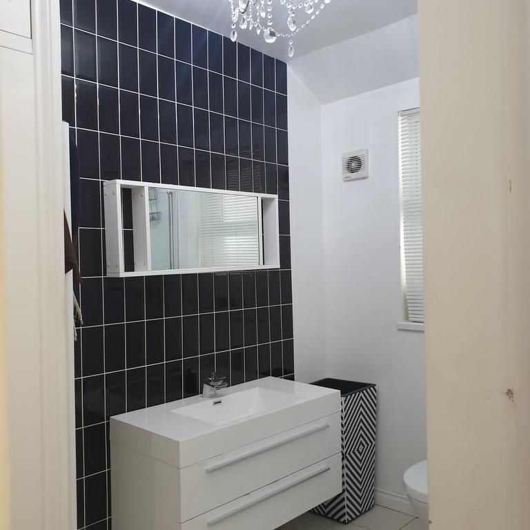 1 bedroom in a flat share to rent - Photo 1