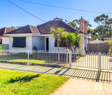 Modern Three Bedroom Home! - Photo 6