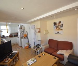 2 Bedrooms Flat to rent in Armley Road, Leeds LS12 | £ 160 - Photo 1