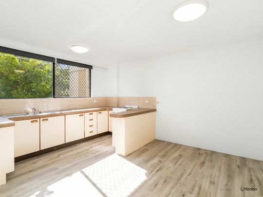 Refurbished Beachside Unit in Highly Sought-After Palm Beach - Photo 1