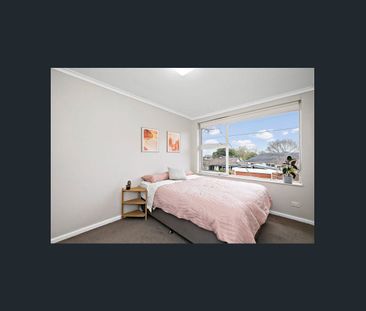 Sun-Filled 2-Bedroom Townhouse for Rent - Photo 5