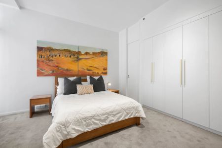 Exclusive Roma Building Apartment with North-Facing Terrace - Photo 3